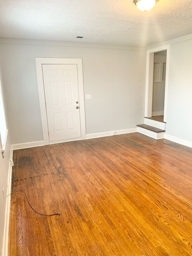 Building Photo - 3 Bedroom 1 Bath East Nashville Charmer fo...