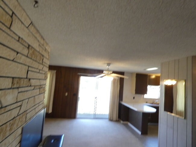 Building Photo - Central Duplex with View