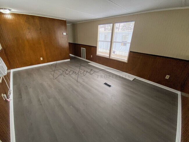 Foto del edificio - For Rent: 2-Bedroom Mobile Home in Sulphur...