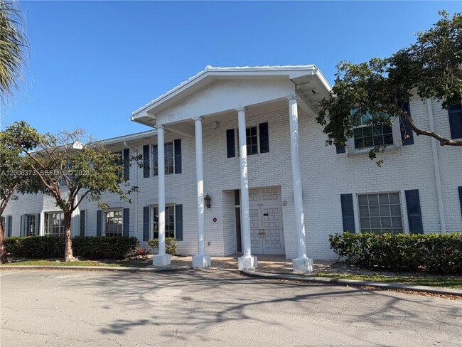 Building Photo - 2200 NE 66th St