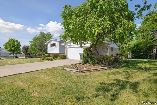 Building Photo - 36621 Waltham Dr