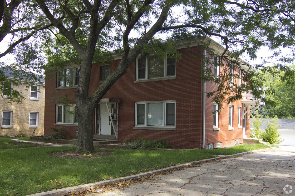 33103320 N Dousman St, Milwaukee, WI 53212 33103320 N Dousman St