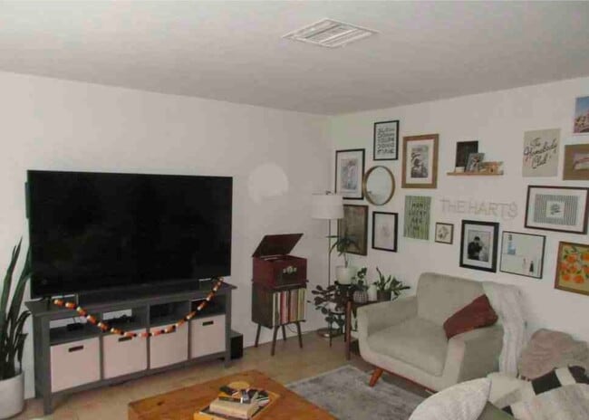 Foto del edificio - 253 N Center St