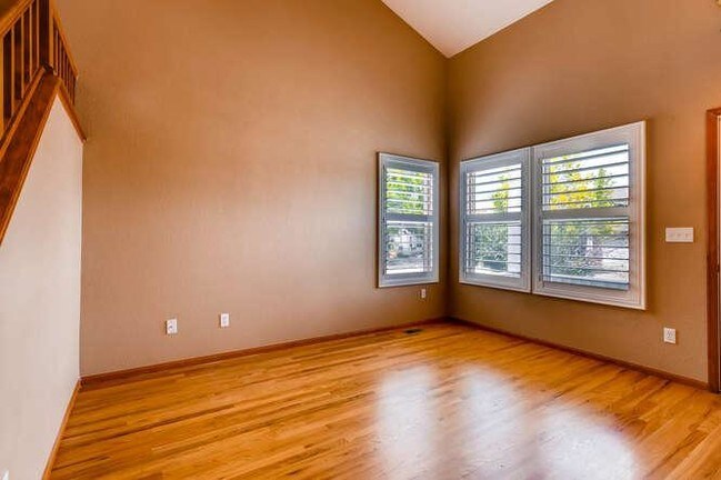 Building Photo - 1247 Monarch Dr