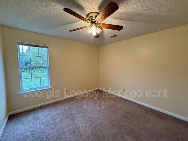 Building Photo - 3018 Old Maysville Rd