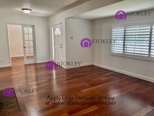 Foto del edificio - 158 Cameo Dr