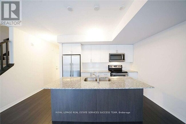 Building Photo - 1208 Main St E