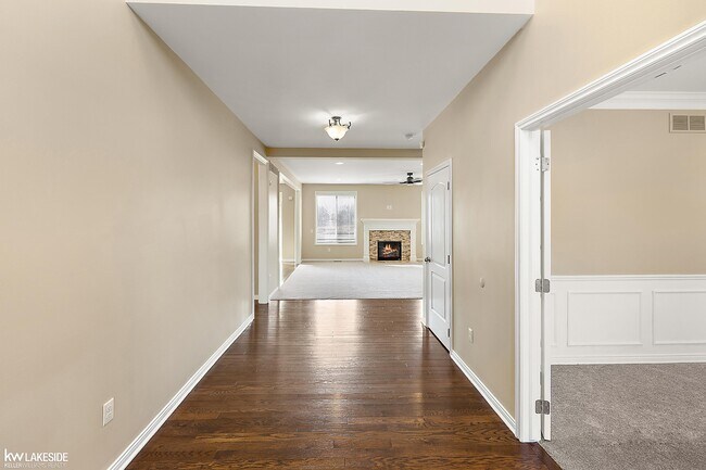 Building Photo - 46267 Terrace Dr