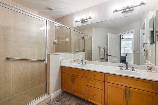 Bathroom 1 - 11021 Gulf Reflections Dr Apartment
