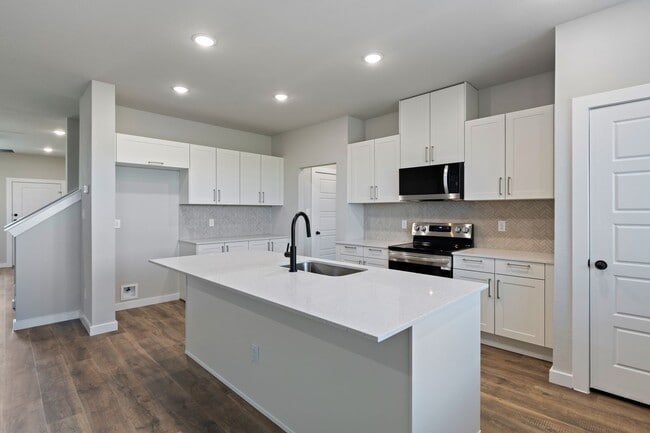 Building Photo - AVAILABLE NOW!  CUL-DE-SAC TRIPLEX LOT LOCATED ON 1-ACRE IN MIDLOTHIAN, TX!