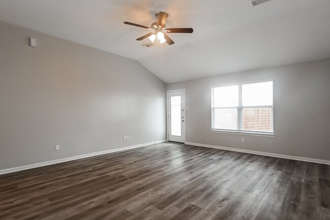 Building Photo - 622 Oak Briar Dr