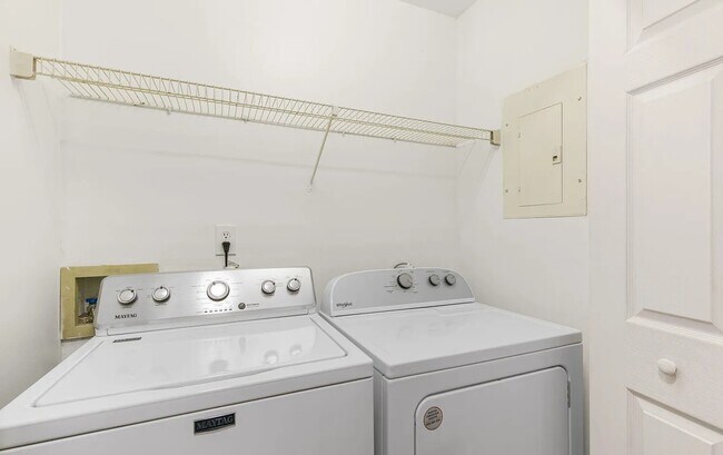 Foto del edificio - Spacious One-Bedroom in Prime Location