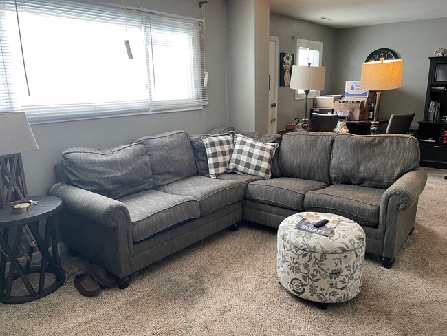 Amplio salón - 1617 Jackson St