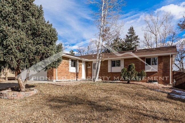 Building Photo - Gorgeous Home with Fenced Yard and 2 Car G...