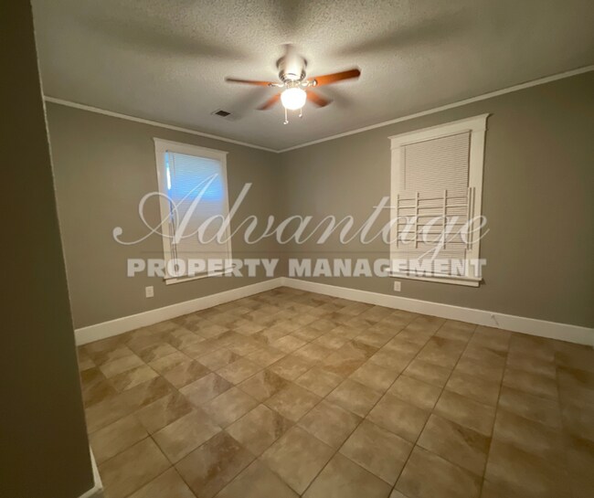 Foto del edificio - Newly Renovated Home In The Grahamwood Area