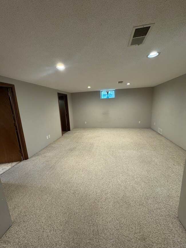 Building Photo - 4760 Dominick Dr