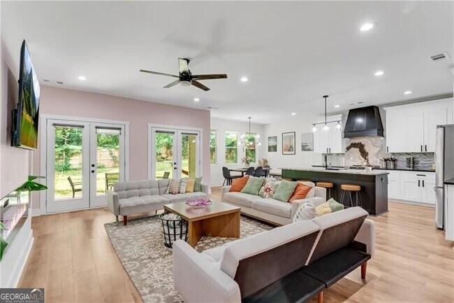 Foto del edificio - 2424 Connally Dr