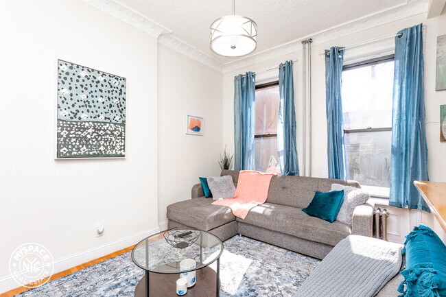 Building Photo - 736 Decatur St