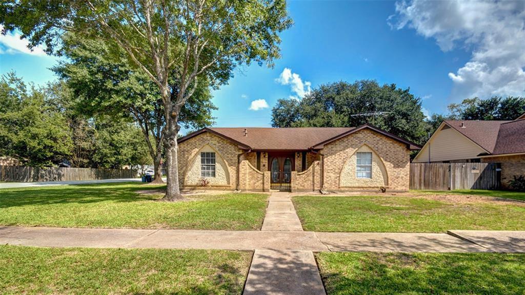 Primary Photo - 21822 Meadowhill Dr