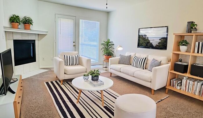 Foto del edificio - Creekwood Park Townhomes - 3 Bedrooms, 2 Baths, 2-Car Garage — Move-In Ready!