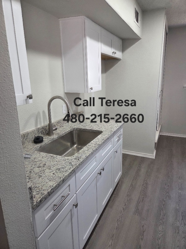 Foto del edificio - 4325 Chestnut Dr