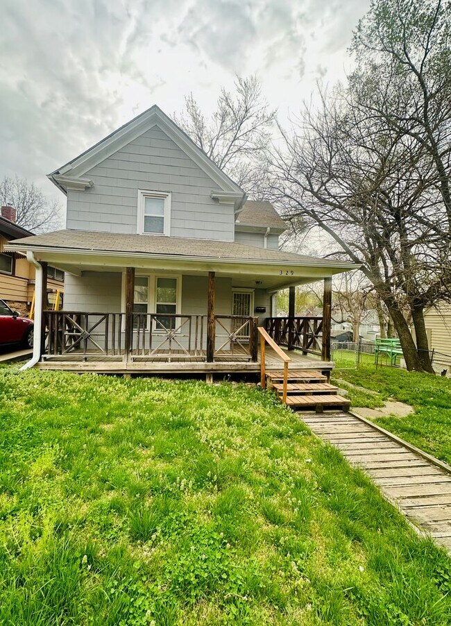 Building Photo - Beautifully remodeled 2 Story Northeast Ho...