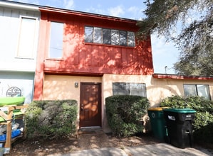 Building Photo - 641 Virginia Oak Ct