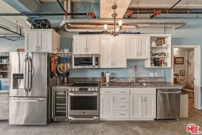 Foto del edificio - 312 W 5th St