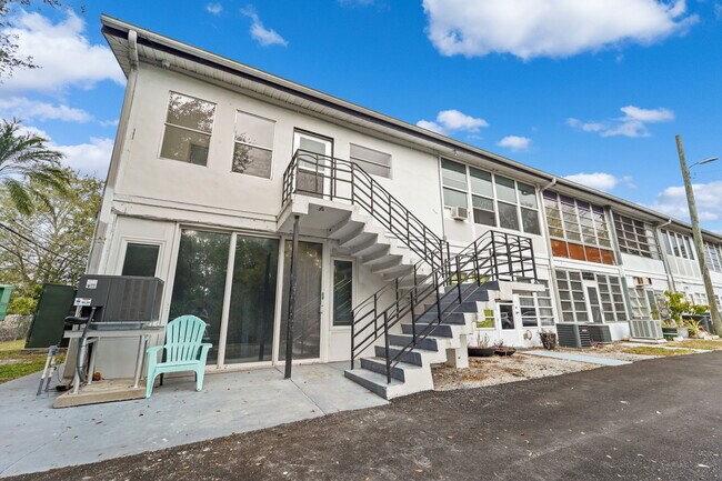 Foto del edificio - 1345 Drew St