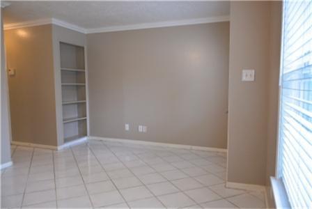 Building Photo - 10640 Hazelhurst Dr