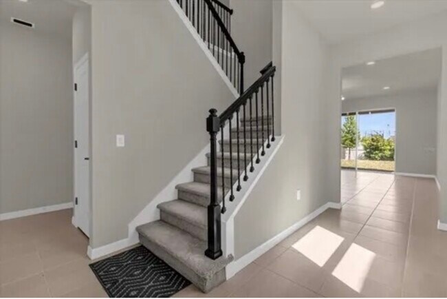 Building Photo - 10266 Pk Ests Ave