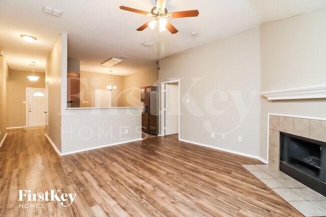 Foto del edificio - 729 Ridge Top Dr