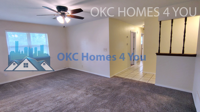 Building Photo - 440 E Carson Ln