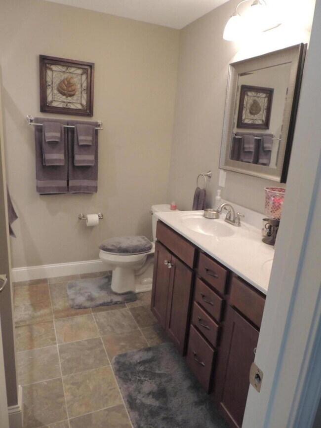 Foto del edificio - Stunning 3-Bed, 2.5-Bath Home with Hardwood Floors and Fenced Yard in Knoxville