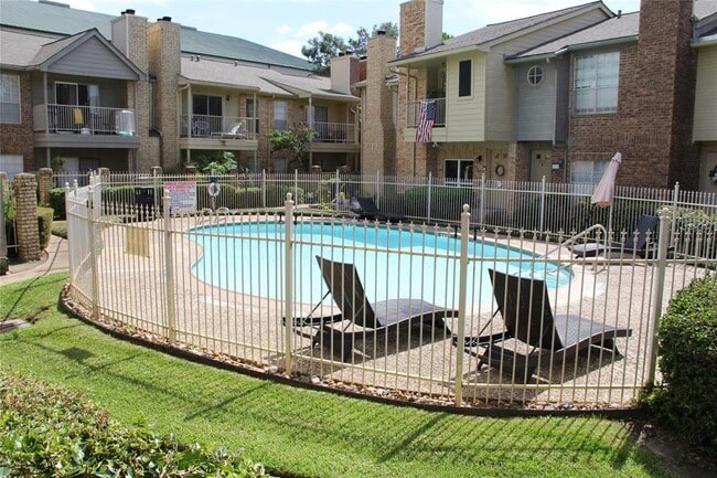 Building Photo - 11201 Lynbrook Dr