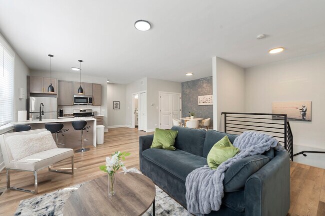 Building Photo - 1900 W 17th St