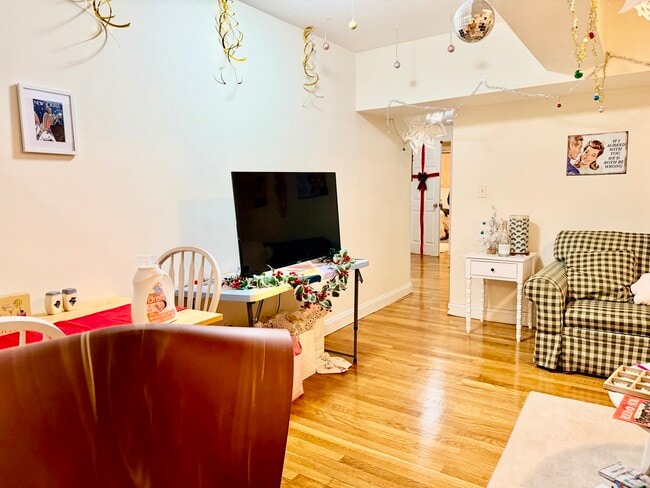 Building Photo - 1122 Commonwealth Ave