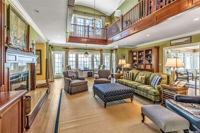 Foto del edificio - 279 Little Neck Rd