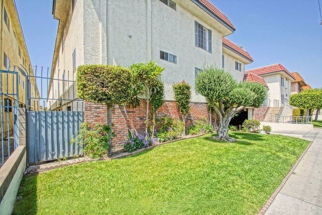 Foto del edificio - 13535 Yukon Ave.