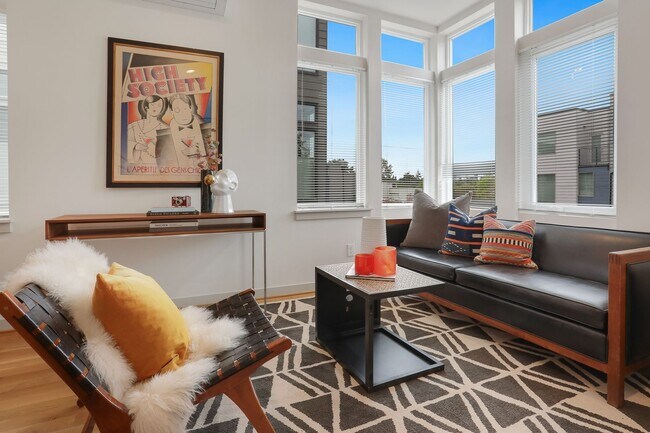 Foto del edificio - Newer 2 Bedroom, 2.5 Bathroom Luxury Townh...