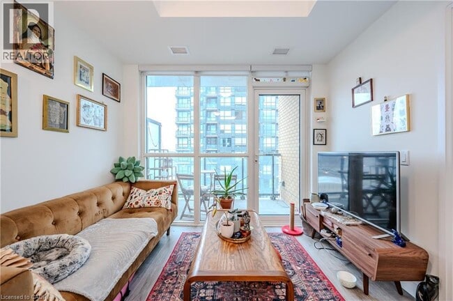 Building Photo - 108 Garment St