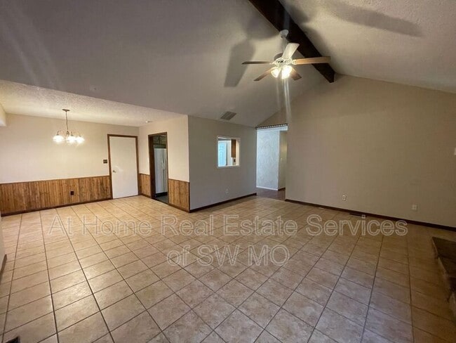 Foto del edificio - 1357 S Sieger Dr