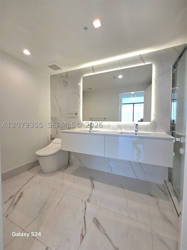 Building Photo - 1170 E Hallandale Beach Blvd