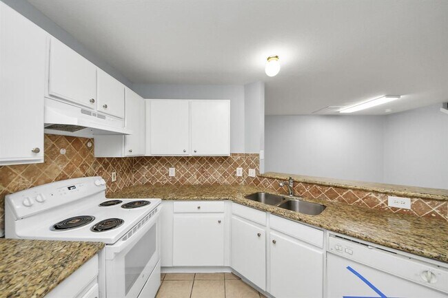 Foto del edificio - 10405 Shadow Oaks Dr