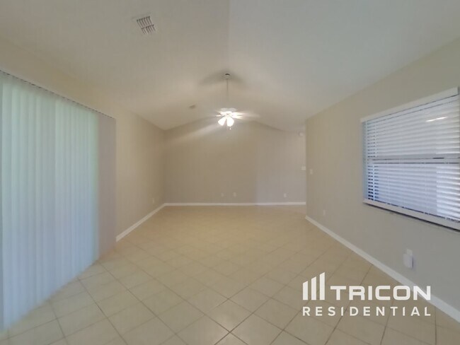 Foto del edificio - 38750 James Ct