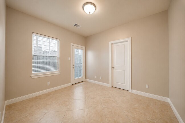 Foto del edificio - 1616 Live Oak St
