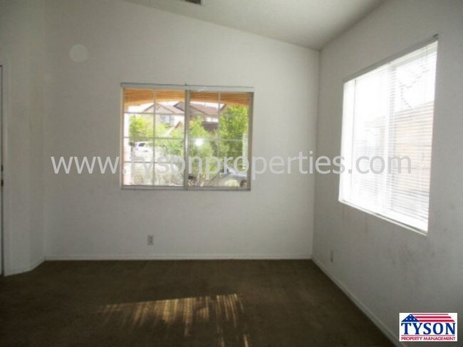 Building Photo - 7100 Labrador Dr NE