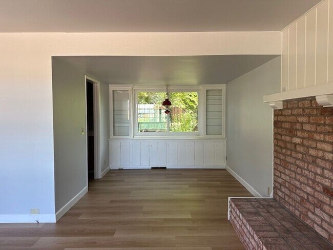 Foto del edificio - Nice 2-Story Single Family Home With Offic...