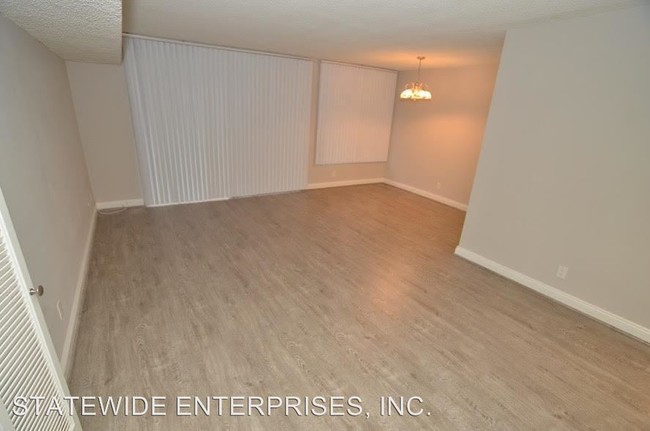 Foto del edificio - 9015-9015 Burton Way