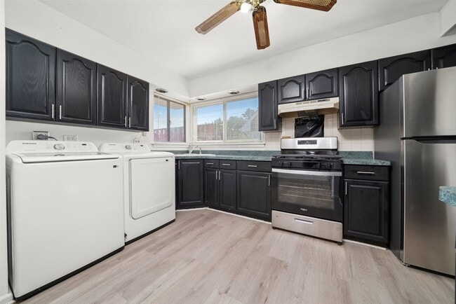 Building Photo - 17007 Oakwood Ave